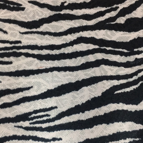 CHICO’S TRAVELERS Animal Print & Lace Versatile Extra Long Line Tunic Top - Picture 8 of 16